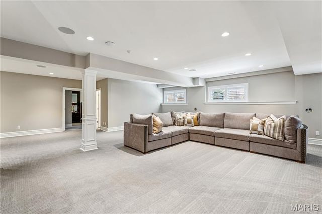 1 Tuscany Park, Clayton, MO 63105