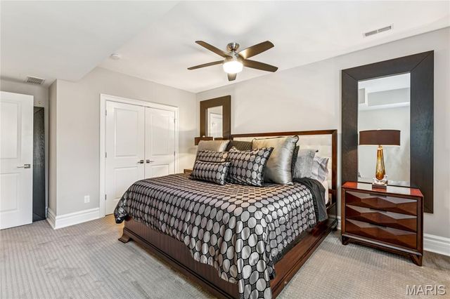 1 Tuscany Park, Clayton, MO 63105