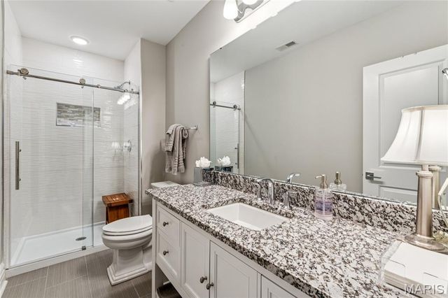 1 Tuscany Park, Clayton, MO 63105