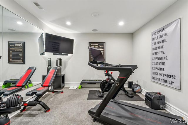 1 Tuscany Park, Clayton, MO 63105