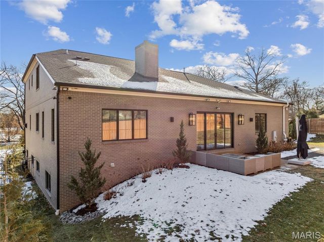 1 Tuscany Park, Clayton, MO 63105