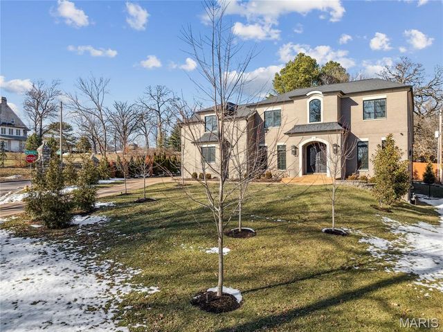 1 Tuscany Park, Clayton, MO 63105