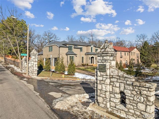1 Tuscany Park, Clayton, MO 63105