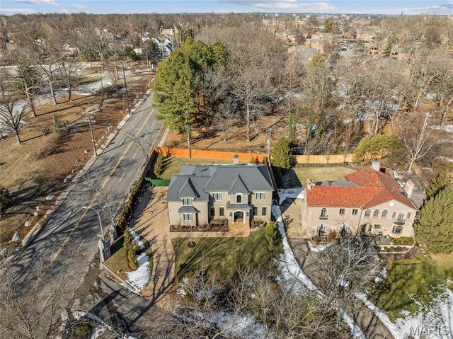 1 Tuscany Park, Clayton, MO 63105