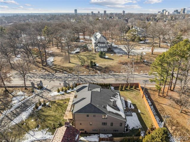 1 Tuscany Park, Clayton, MO 63105