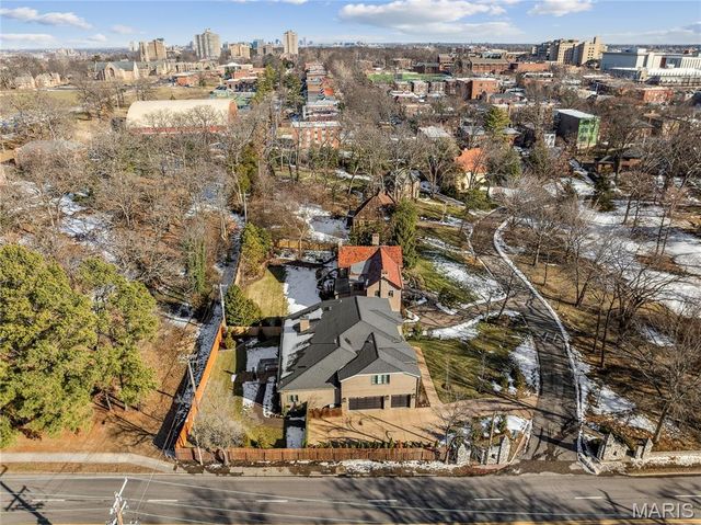 1 Tuscany Park, Clayton, MO 63105