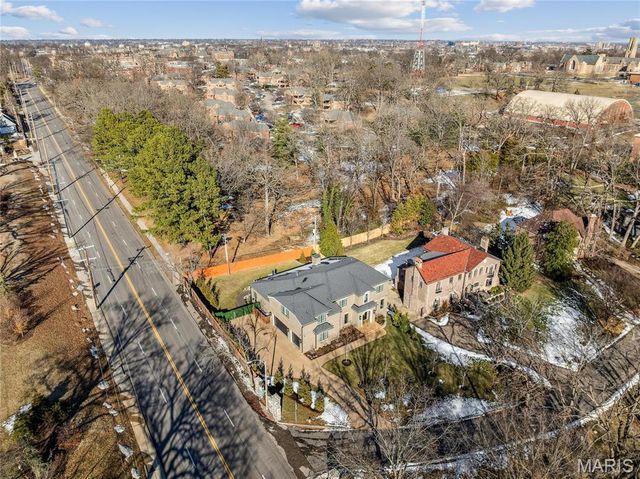 1 Tuscany Park, Clayton, MO 63105