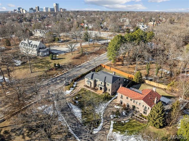 1 Tuscany Park, Clayton, MO 63105