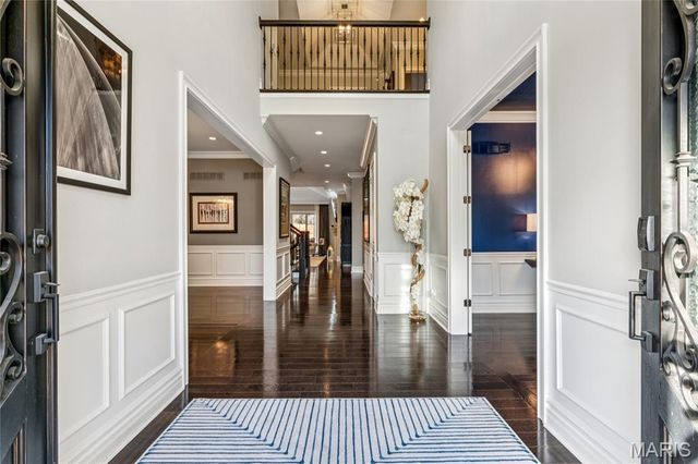 1 Tuscany Park, Clayton, MO 63105