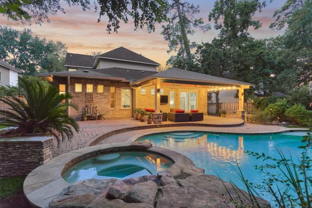 10 Longsford Circle, The Woodlands, TX 77382