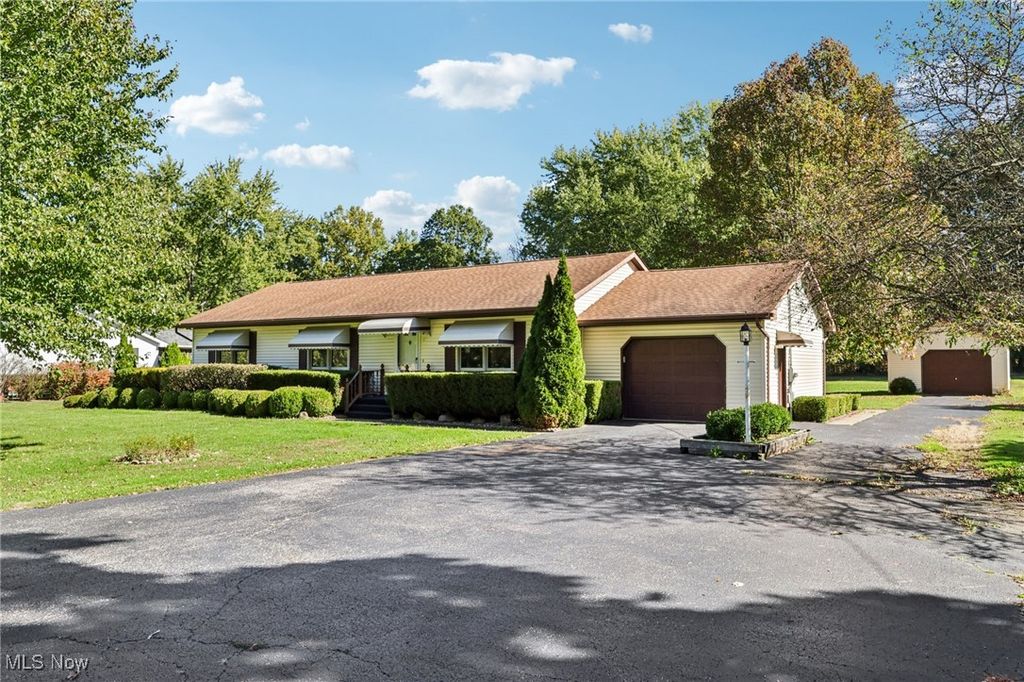 1005 Ellsworth Bailey Road SW, Warren, OH 44481