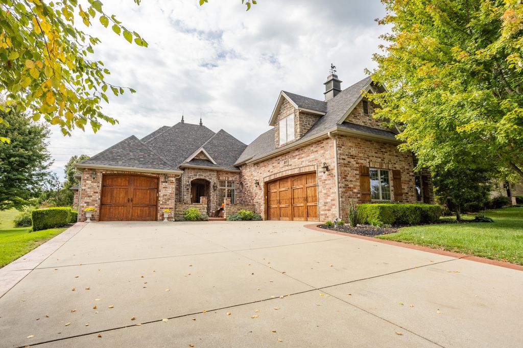 1259 South Rosemoor Drive, Nixa, MO 65714