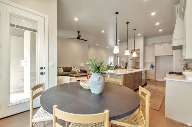 551 W SUMMERHILL LN, Centerville, UT 84014