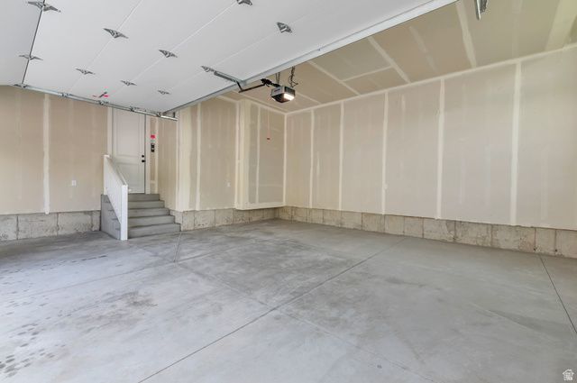 551 W SUMMERHILL LN, Centerville, UT 84014