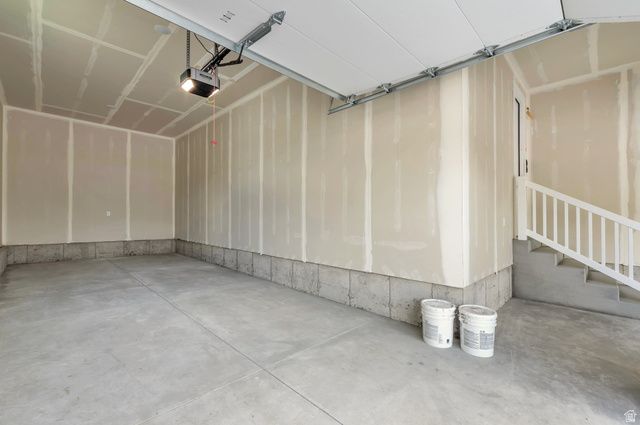 551 W SUMMERHILL LN, Centerville, UT 84014