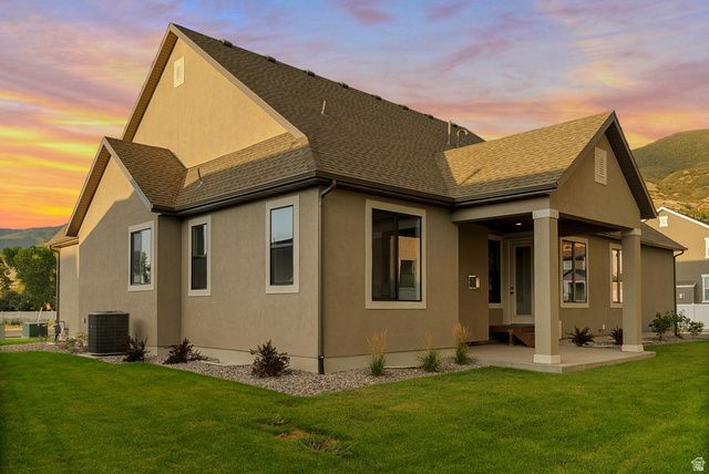 551 W SUMMERHILL LN, Centerville, UT 84014