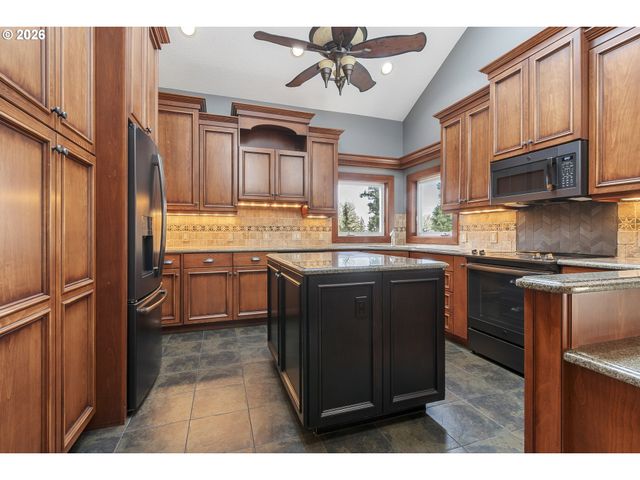 37817 Se HIDDEN FALLS Rd, Washougal, WA 98671