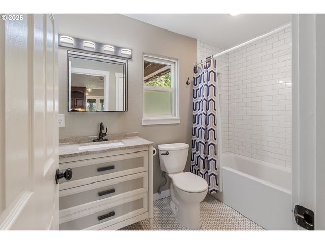 37817 Se HIDDEN FALLS Rd, Washougal, WA 98671