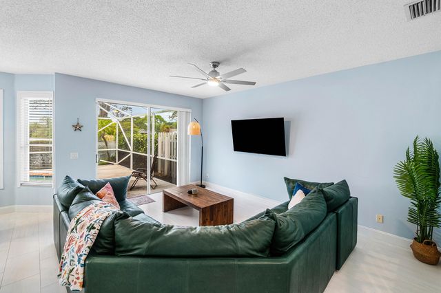4180 Manor Forest Trail, Boynton Beach, FL 33436