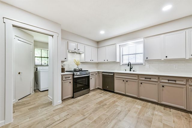 1413 23rd Avenue N, Texas City, TX 77590