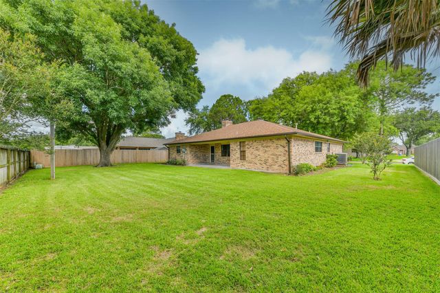 1413 23rd Avenue N, Texas City, TX 77590