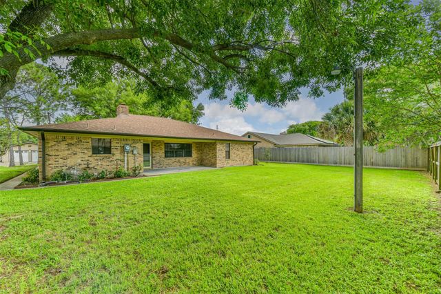 1413 23rd Avenue N, Texas City, TX 77590