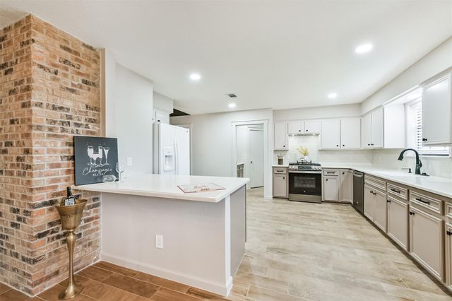 1413 23rd Avenue N, Texas City, TX 77590