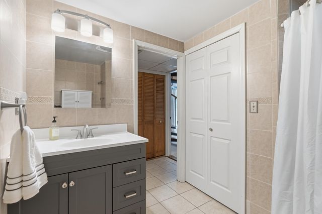56 Corinthian Drive, Salem, NH 03079