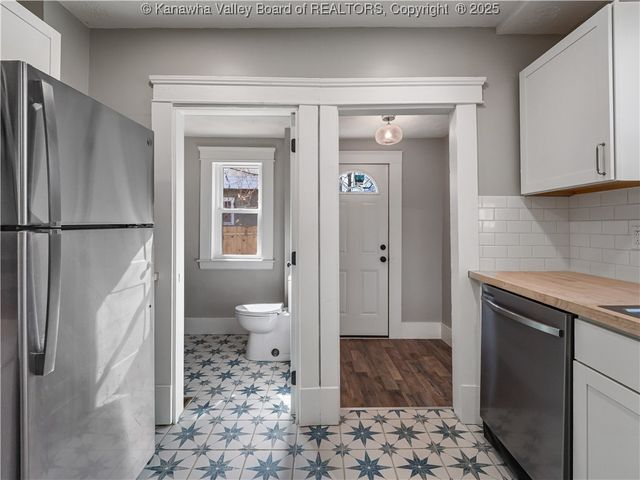 923 Main Street, Charleston, WV 25302