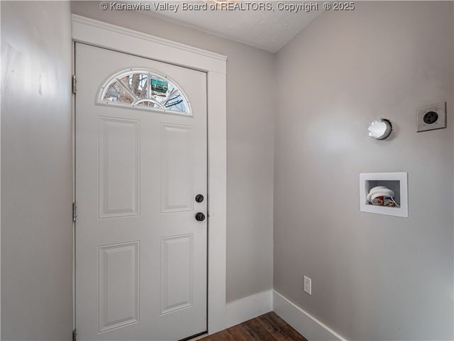 923 Main Street, Charleston, WV 25302