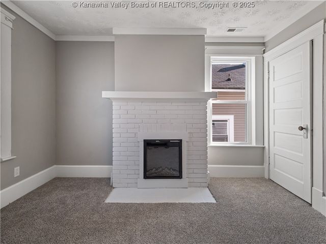 923 Main Street, Charleston, WV 25302