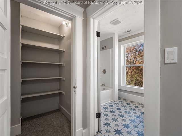 923 Main Street, Charleston, WV 25302