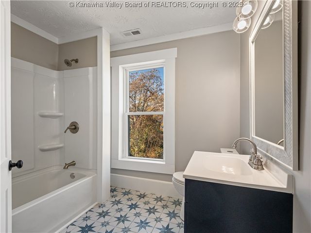 923 Main Street, Charleston, WV 25302