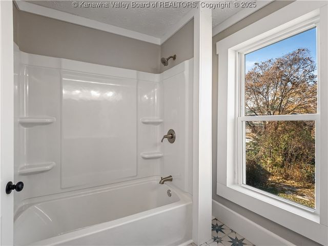 923 Main Street, Charleston, WV 25302