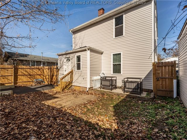 923 Main Street, Charleston, WV 25302