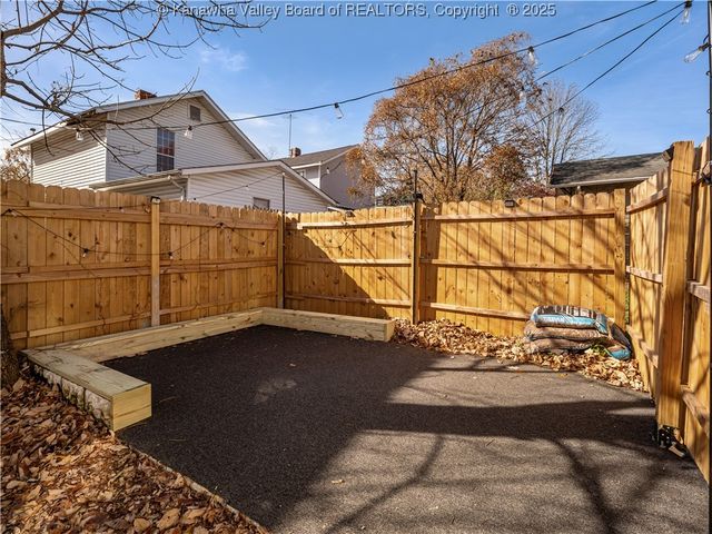 923 Main Street, Charleston, WV 25302