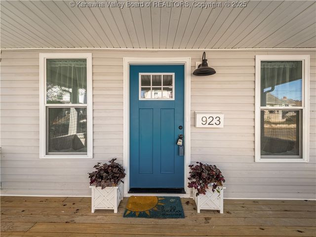 923 Main Street, Charleston, WV 25302