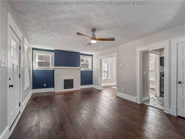 923 Main Street, Charleston, WV 25302