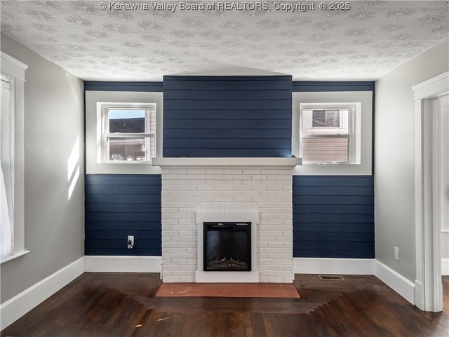 923 Main Street, Charleston, WV 25302