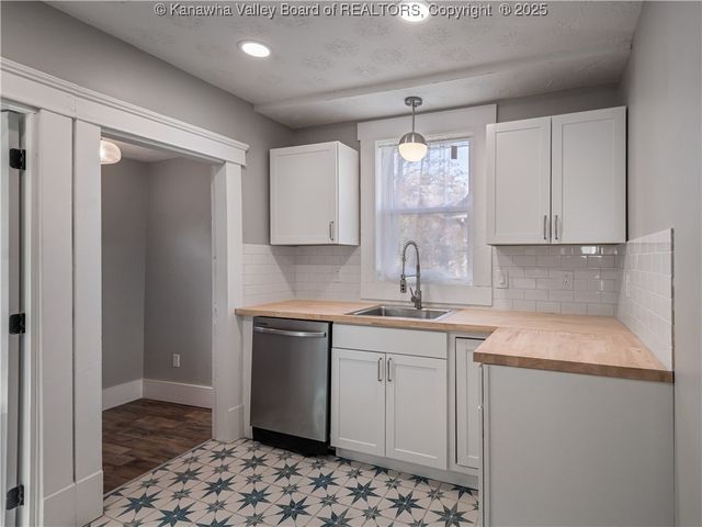 923 Main Street, Charleston, WV 25302