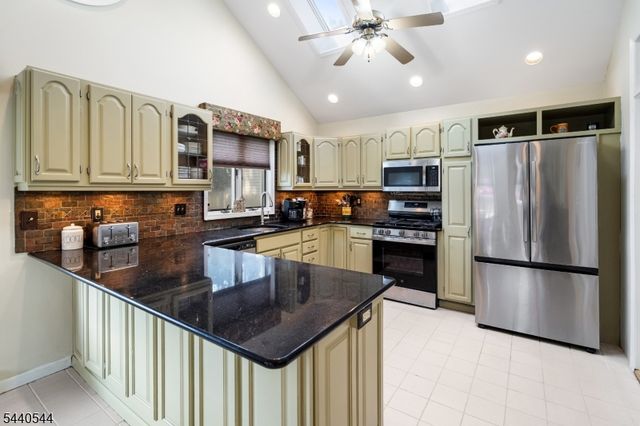 111 Shadowlawn Way, Cranford Twp., NJ 07016