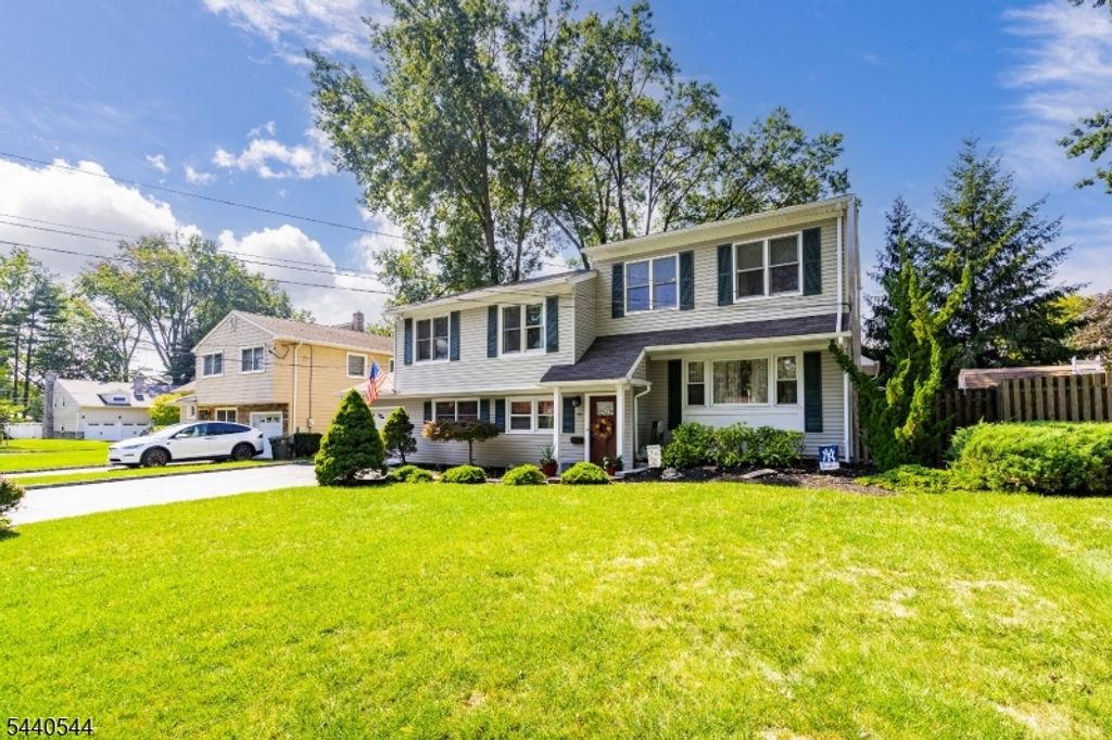 111 Shadowlawn Way, Cranford Twp., NJ 07016