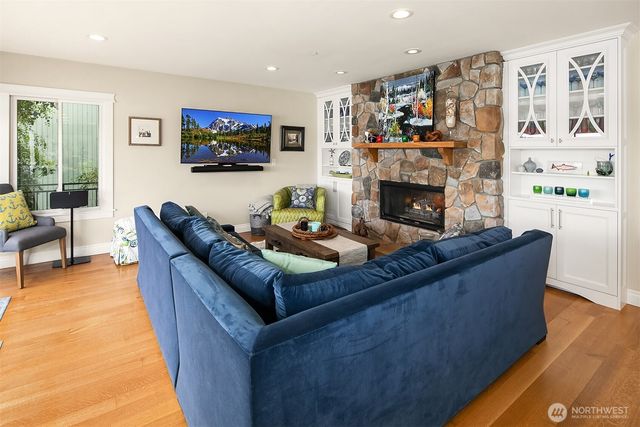 456 W Lake Sammamish Parkway SE, Bellevue, WA 98008