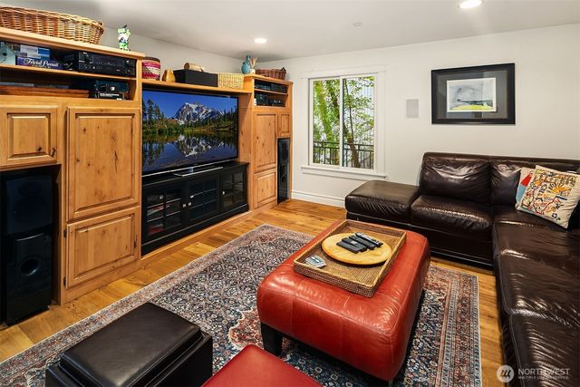 456 W Lake Sammamish Parkway SE, Bellevue, WA 98008