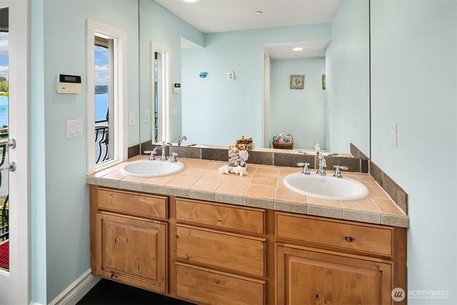 456 W Lake Sammamish Parkway SE, Bellevue, WA 98008