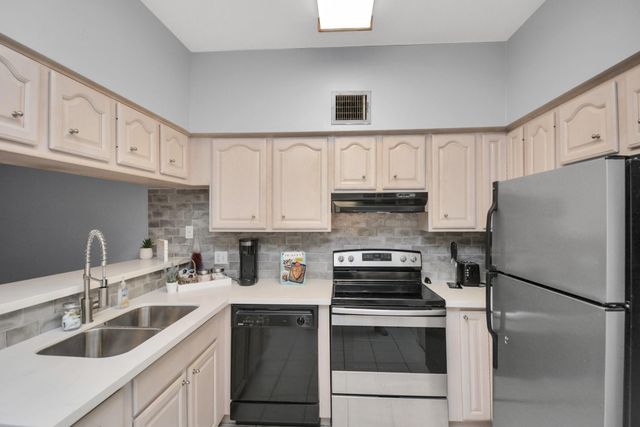 2626 Holly Hall Street 1207, Houston, TX 77054