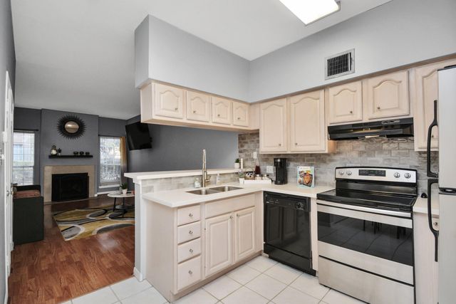 2626 Holly Hall Street 1207, Houston, TX 77054