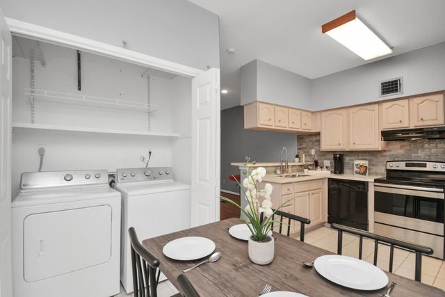 2626 Holly Hall Street 1207, Houston, TX 77054