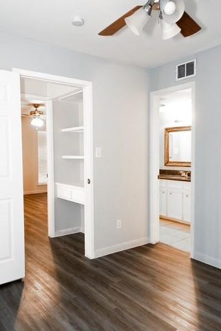 2626 Holly Hall Street 1207, Houston, TX 77054