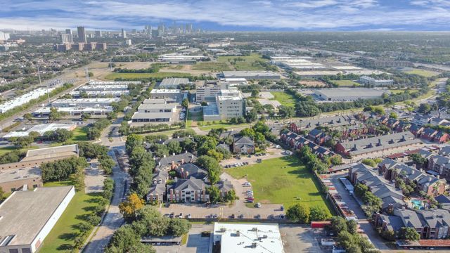 2626 Holly Hall Street 1207, Houston, TX 77054